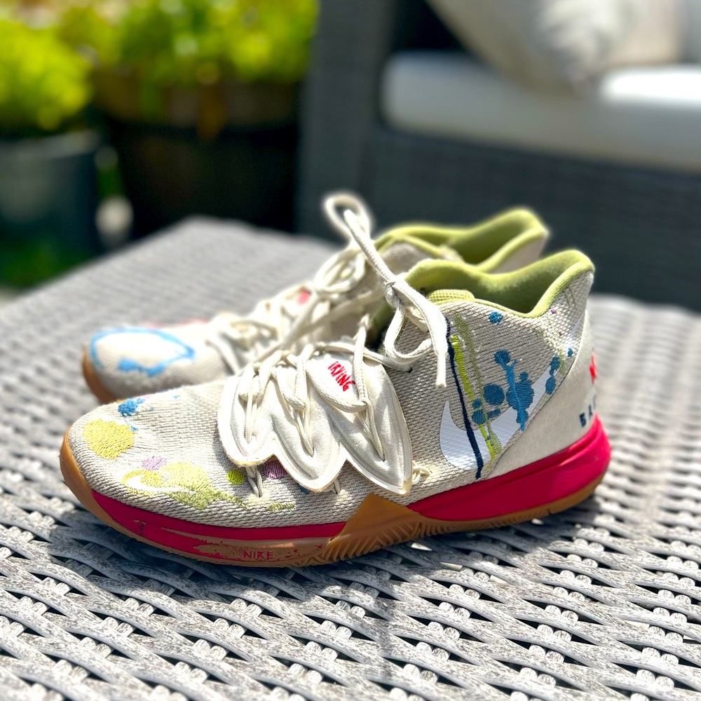 Nike Bandulu Kyrie 5 Embroidered Splatters Kids GS 7 Y